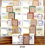 P A P I E R G E L D,AUSLÄNDISCHES  PAPIERGELD Polen Lot Originalbündel (meist 100 Scheine):  50(295) Zloty 1.12.1988.  100(100) Zloty 1.5.1988.  200(296) Zloty 1.12.1988.  500(100) Zloty 1.6.1982.  20(298) Zloty 1.6.1982.  Pick 142 c, 143 e, 144 c, 145 d, 149 b.  LOT. 1089 Scheine.
