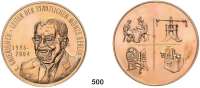 M E D A I L L E N,Numismatik Bronzemedaille 2004. R. Knieriemen. Auf den Leiter der Staatlichen Münze Berlin. Brustbild nach halblinks. / Vier münztechnische Bilder. 50 mm. 50,52 g.