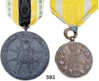 Orden, Ehrenzeichen, Militaria, Zeitgeschichte,Deutschland Sachsen-Meiningen Medaille für Verdienste im Kriege 1914/15 (Kriegsmetall) und Sachsen, Friedrich-August-Medaille (Bronze).  LOT. 2 Stück jeweils am Kriegsband.