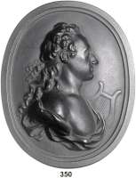 M E D A I L L E N,Personen Goethe, Johann Wolfgang von Einseitige plastisch hohlgearbeitete Eisengußplakette o.J. (1964, BUDERUS). Jugendliches Brustbild nach rechts mit Leier im antikisierenden Gewand, nach dem abgewandelten Relief von Johann Peter Melchior (1784). 119 x 147 mm. 283 g. Förschner 34.