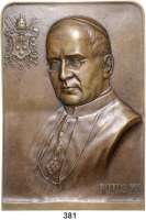 M E D A I L L E N,Personen Papst Pius XI. Einseitige oben abgerundete Bronzegußplakette o.J. Brustbild des Papstes nach halblinks, links oben päpstliches Wappen, unten rechts PIUS XI. 138 x 199 mm. 587,9 g.