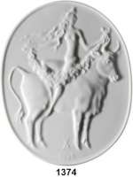 MEDAILLEN AUS PORZELLAN,Staatliche Porzellan-Manufaktur MEISSEN Meissen 1993 weiß, oval, beidseitig glasiert (137 x 110 mm).  Europa auf dem Stier.  Rs. EUROPA 1993 in gold und blaue Schwertermarke.  In Originalschachtel mit Beschreibungszettel.