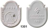 MEDAILLEN AUS PORZELLAN,Staatliche Porzellan-Manufaktur MEISSEN Dresden 1939 weiß, wappenförmig, Randfaden und 
