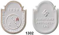 MEDAILLEN AUS PORZELLAN,Staatliche Porzellan-Manufaktur MEISSEN Dresden 1939 weiß, wappenförmig, Randfaden gold und 
